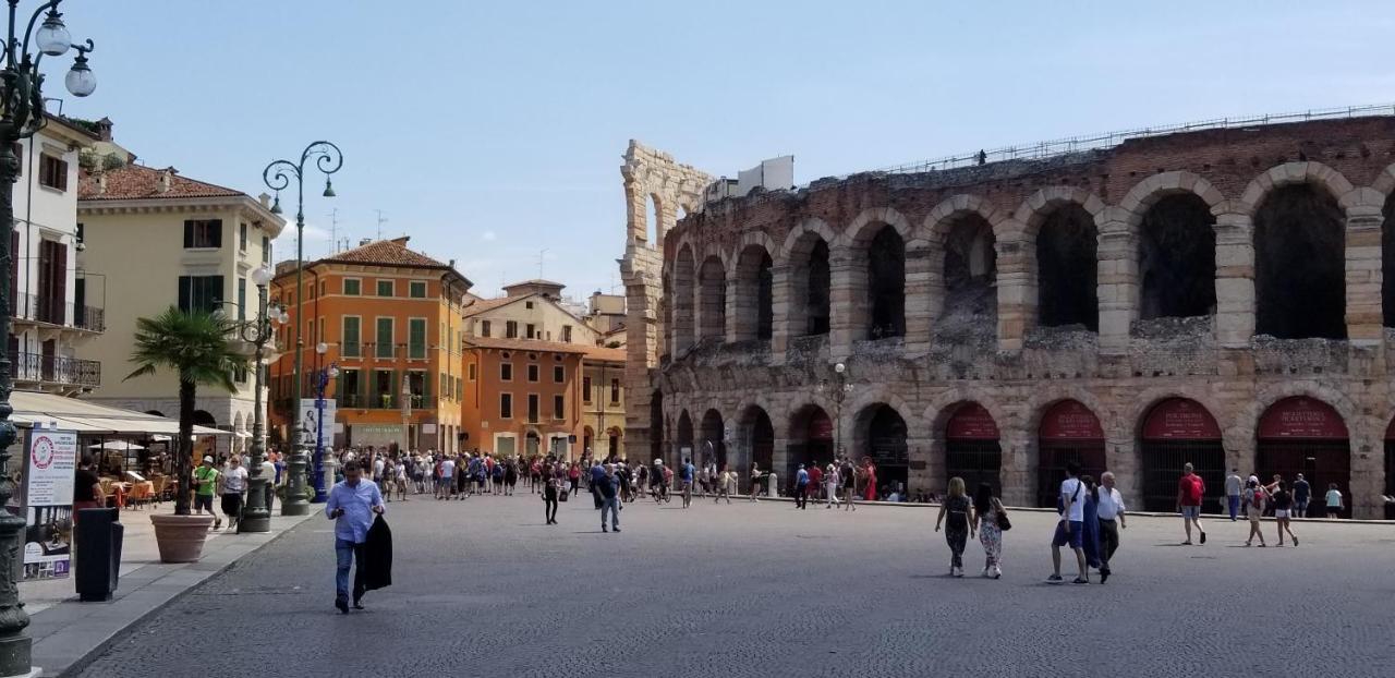 Carrera Home Appartamenti Verona - Bike Hotel Bagian luar foto